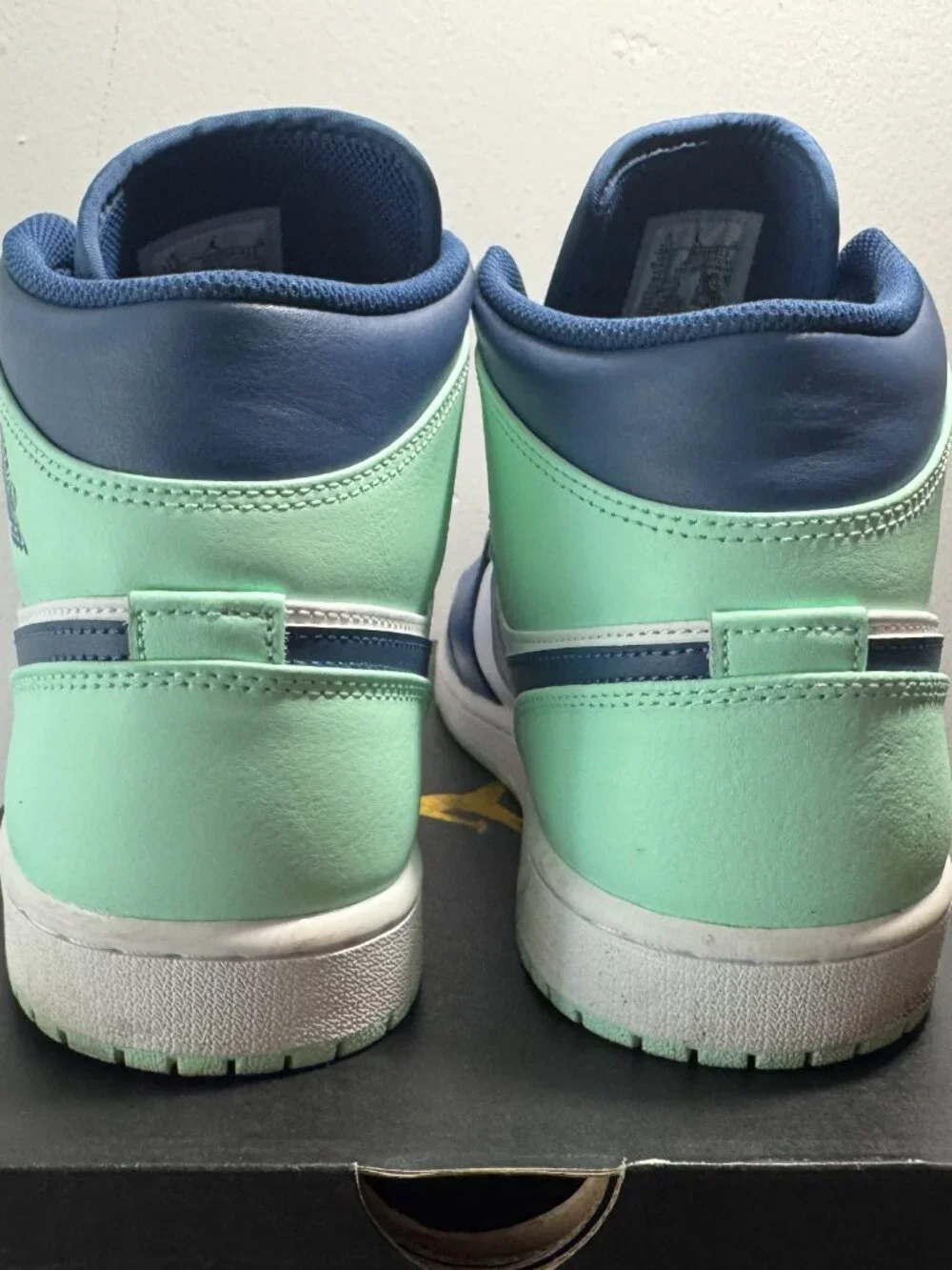 Jordan mid mystic